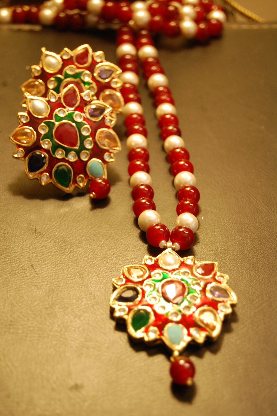 MULTI STONED PENDENT SET