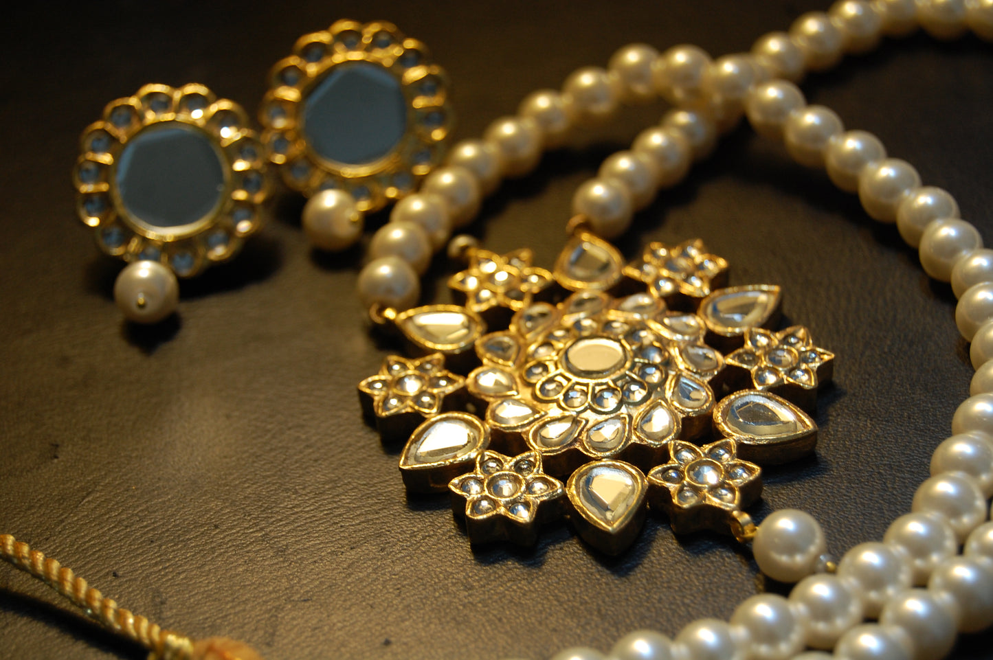 KUNDAN & PEARL MALA SET
