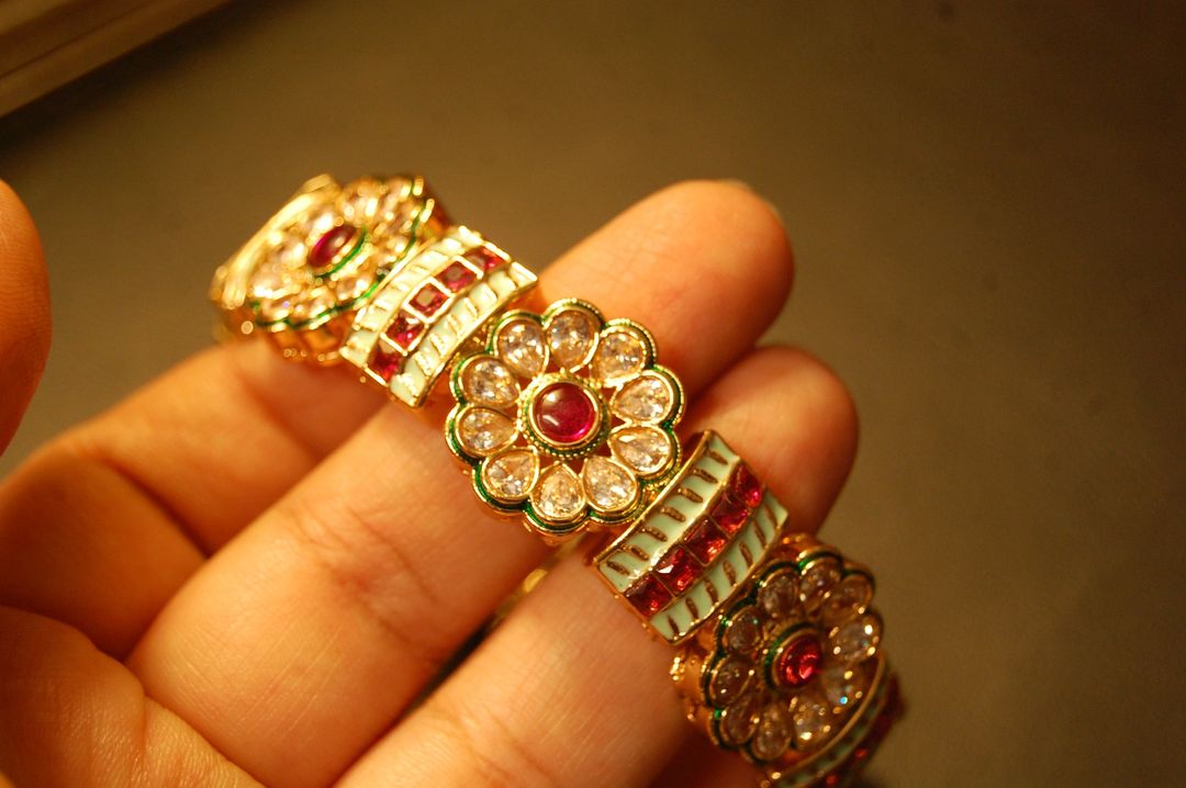 SINGLE FLORAL INDIAN KARA (OPENABLE)