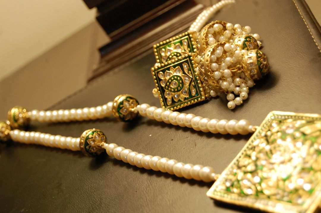 MALA & JHUMKA SET IN KUNDAN WITH GREEN MEENA