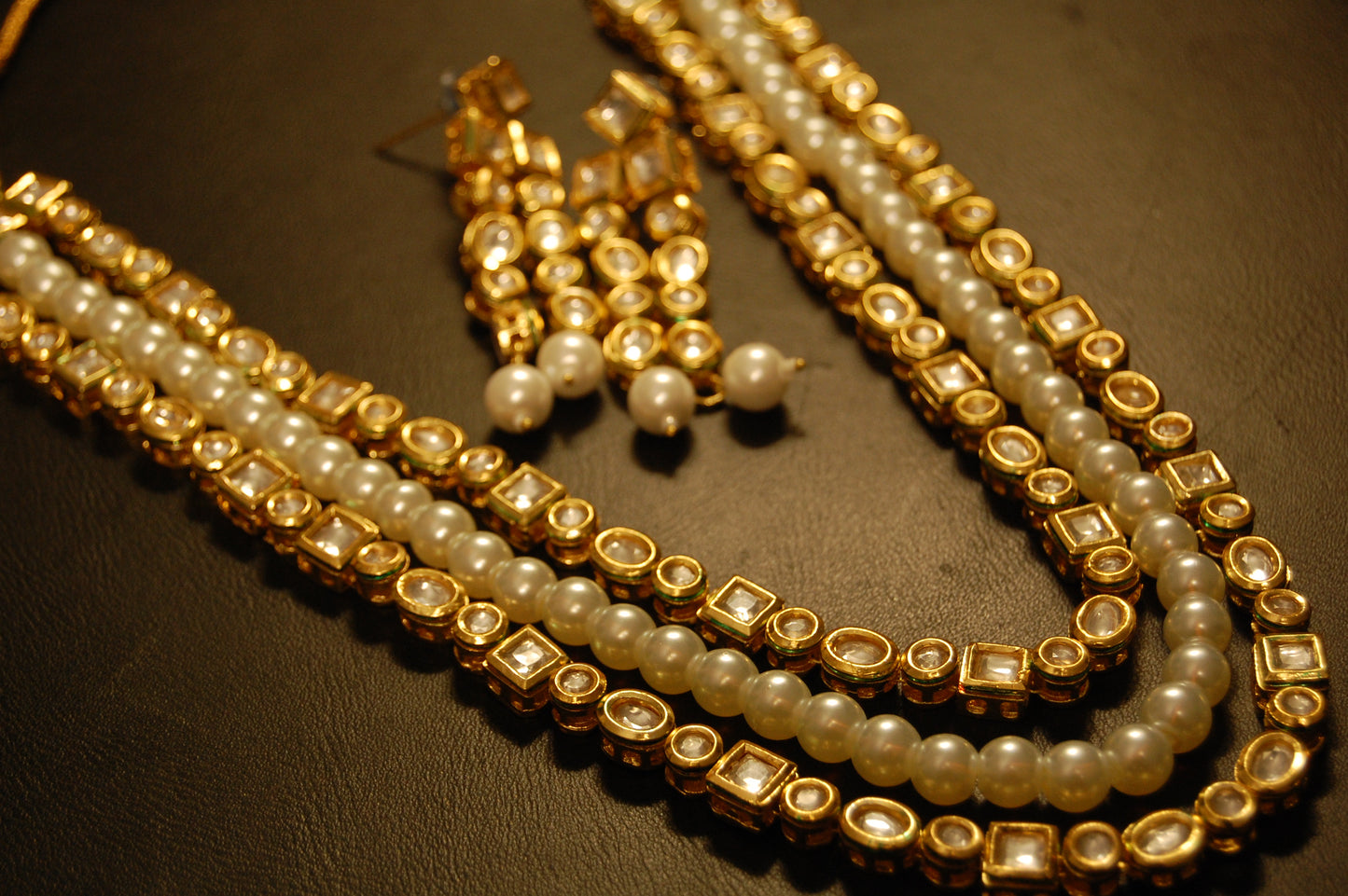 KUNDAN & PEARLS MALA SET