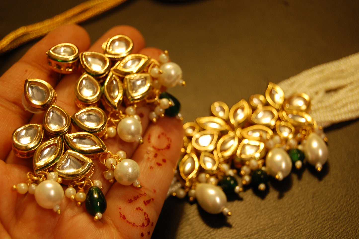 ELEGANT PEARL CHOKER SET IN GREEN