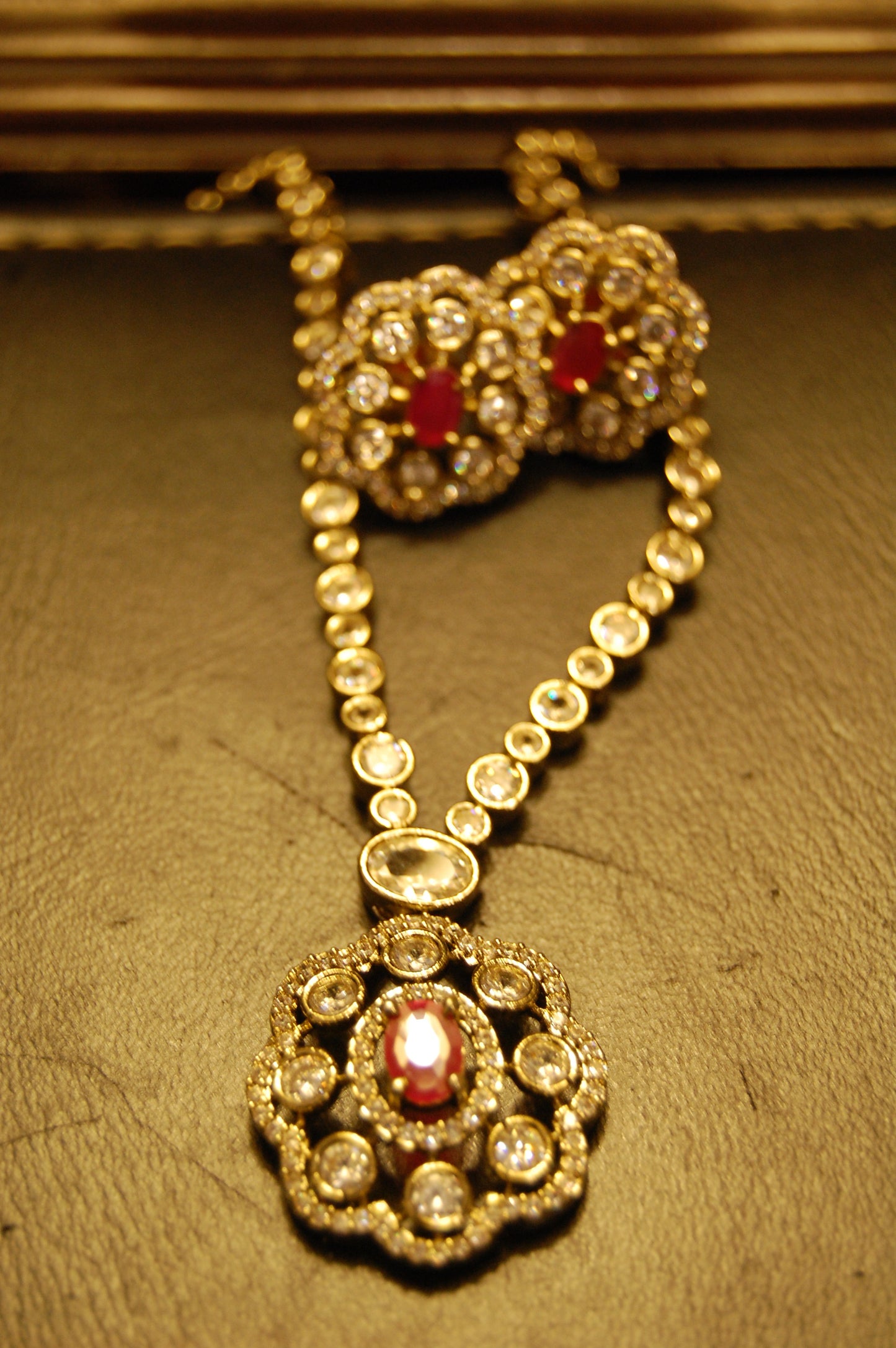 DELICATE RED & ZIRCON NECKLACE SET