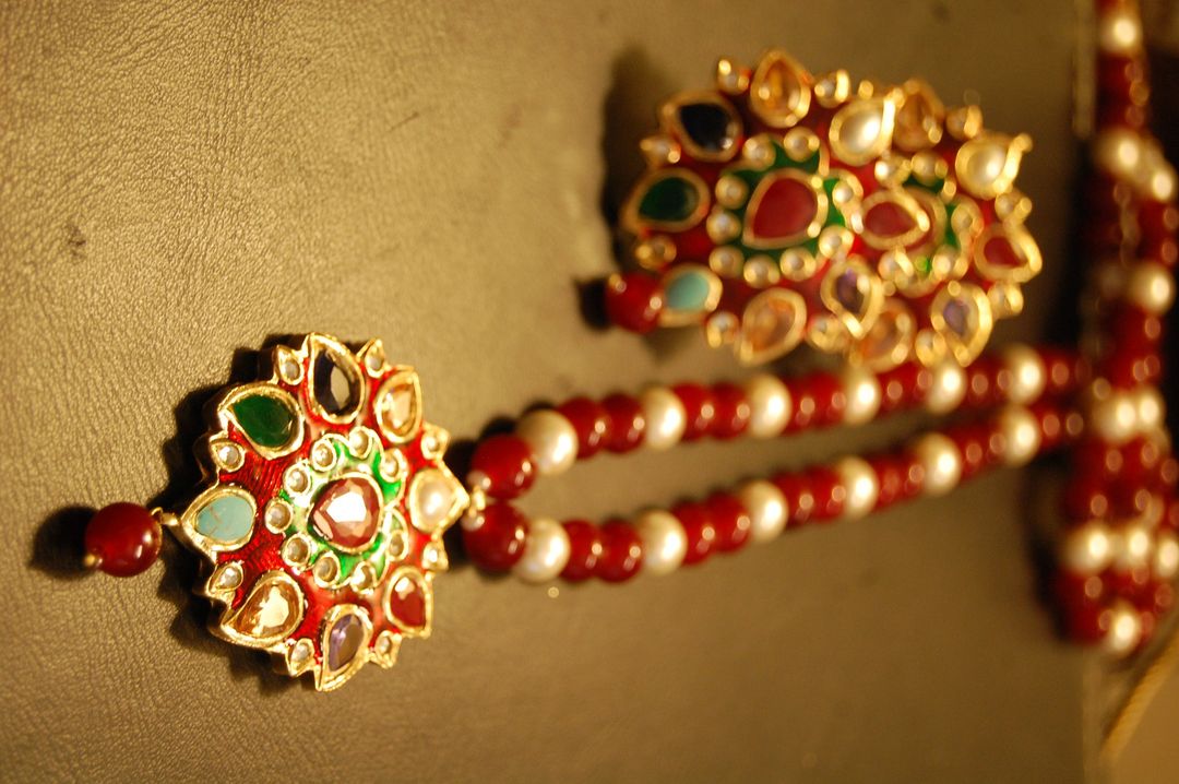 MULTI STONED PENDENT SET