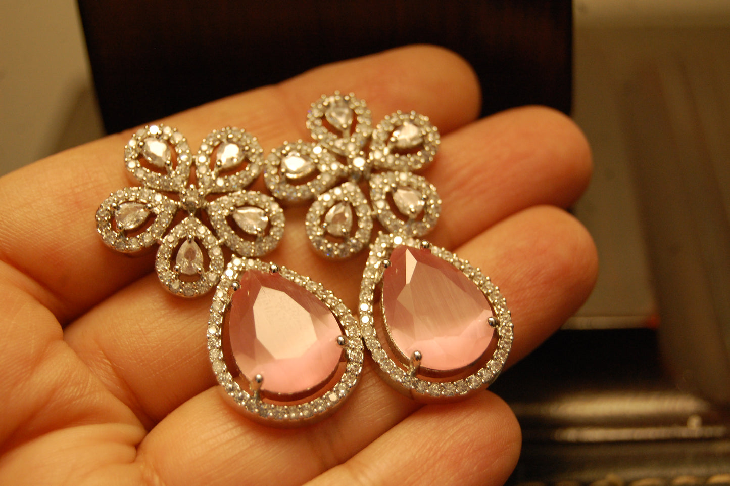 ZIRCON FLORAL EARRINGS IN PINK