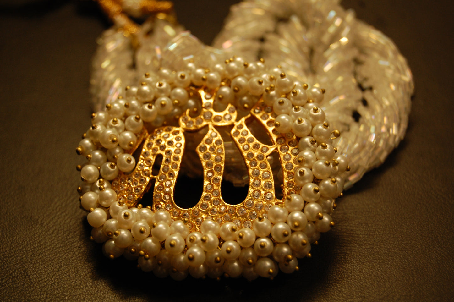 CALLIGRAPHIC PENDENT IN PINK MALA