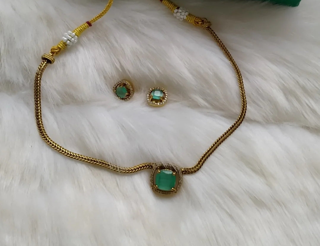 DELICATE GREEN & ZIRCON NECKLACE SET