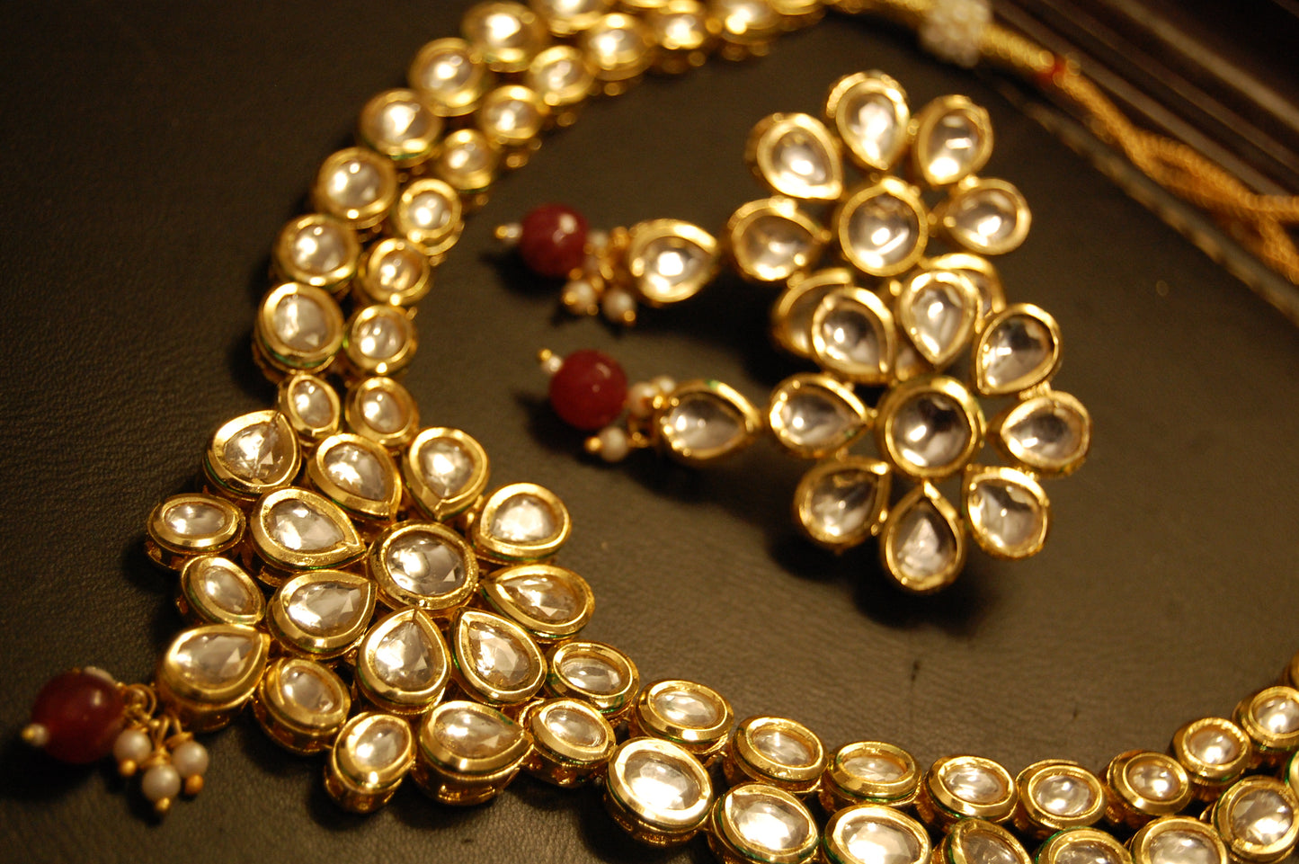 ELEGANT KUNDAN & RED SET