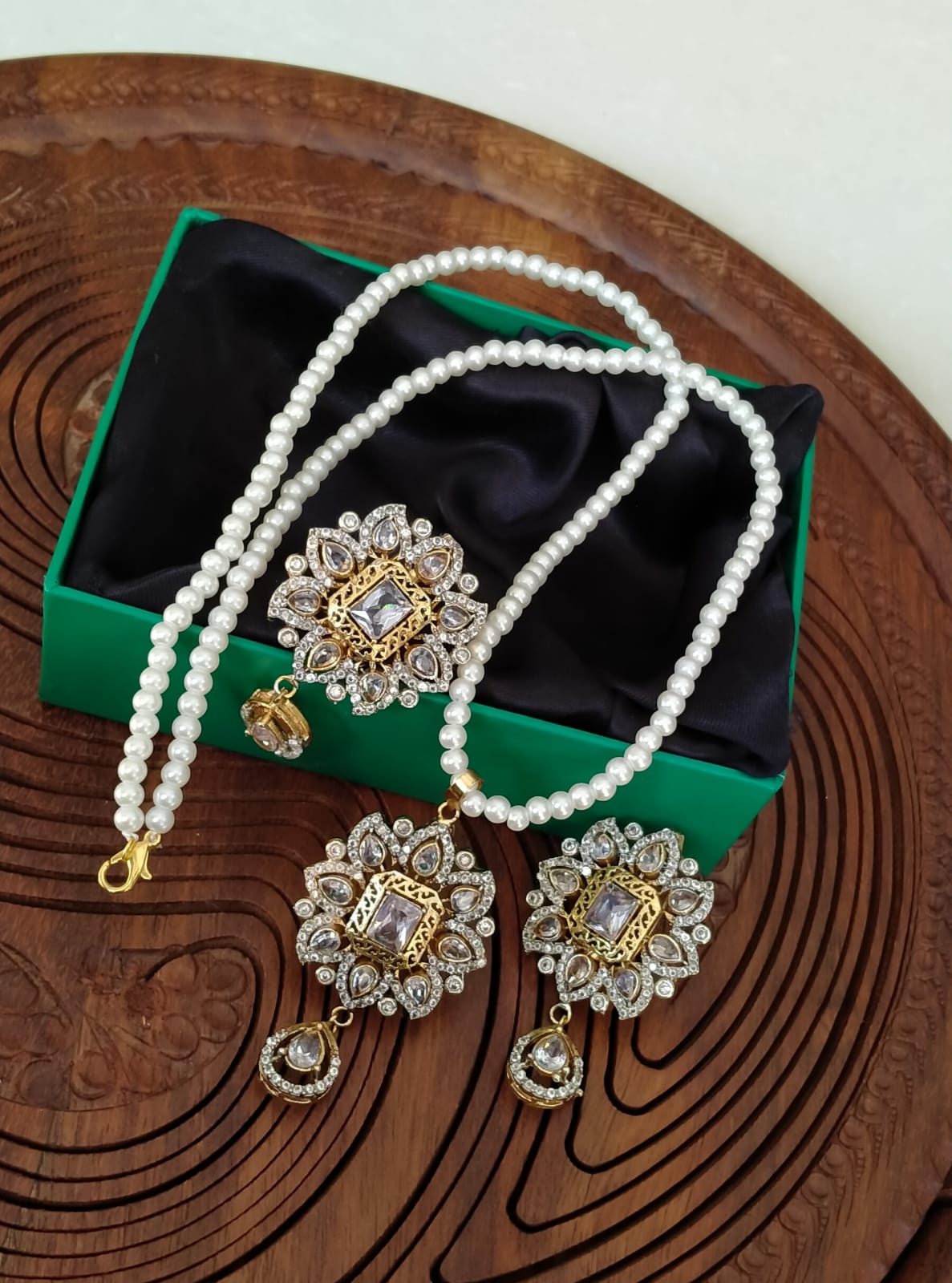 ZIRCON PENDENT SET