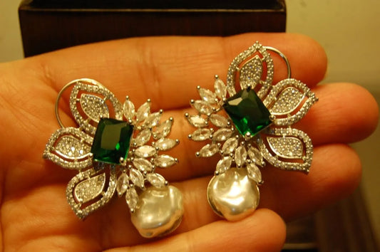 ZIRCON EARRINGS IN GREEN