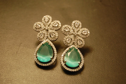 ZIRCON EARRINGS IN JADE GREEN