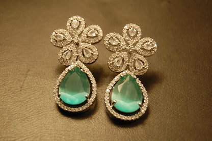 ZIRCON EARRINGS IN JADE GREEN