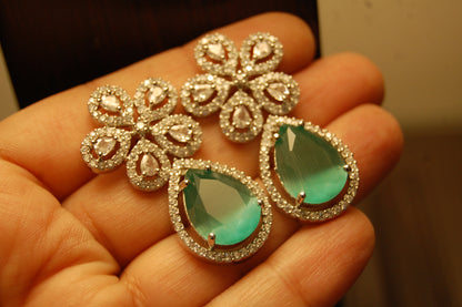 ZIRCON EARRINGS IN JADE GREEN