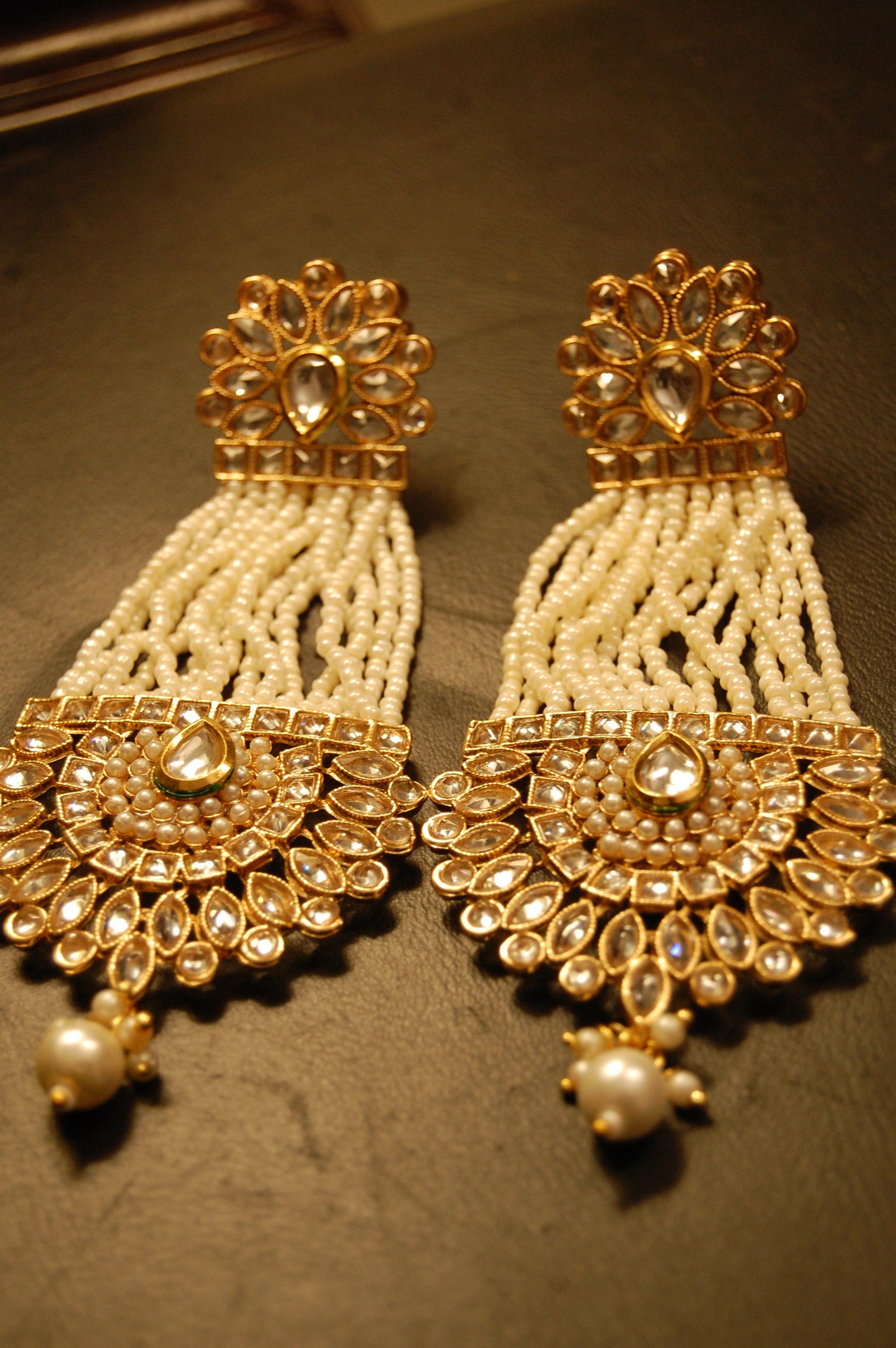 JHOOMAR STYLE EARRINGS IN KUNDAN & PEARLS