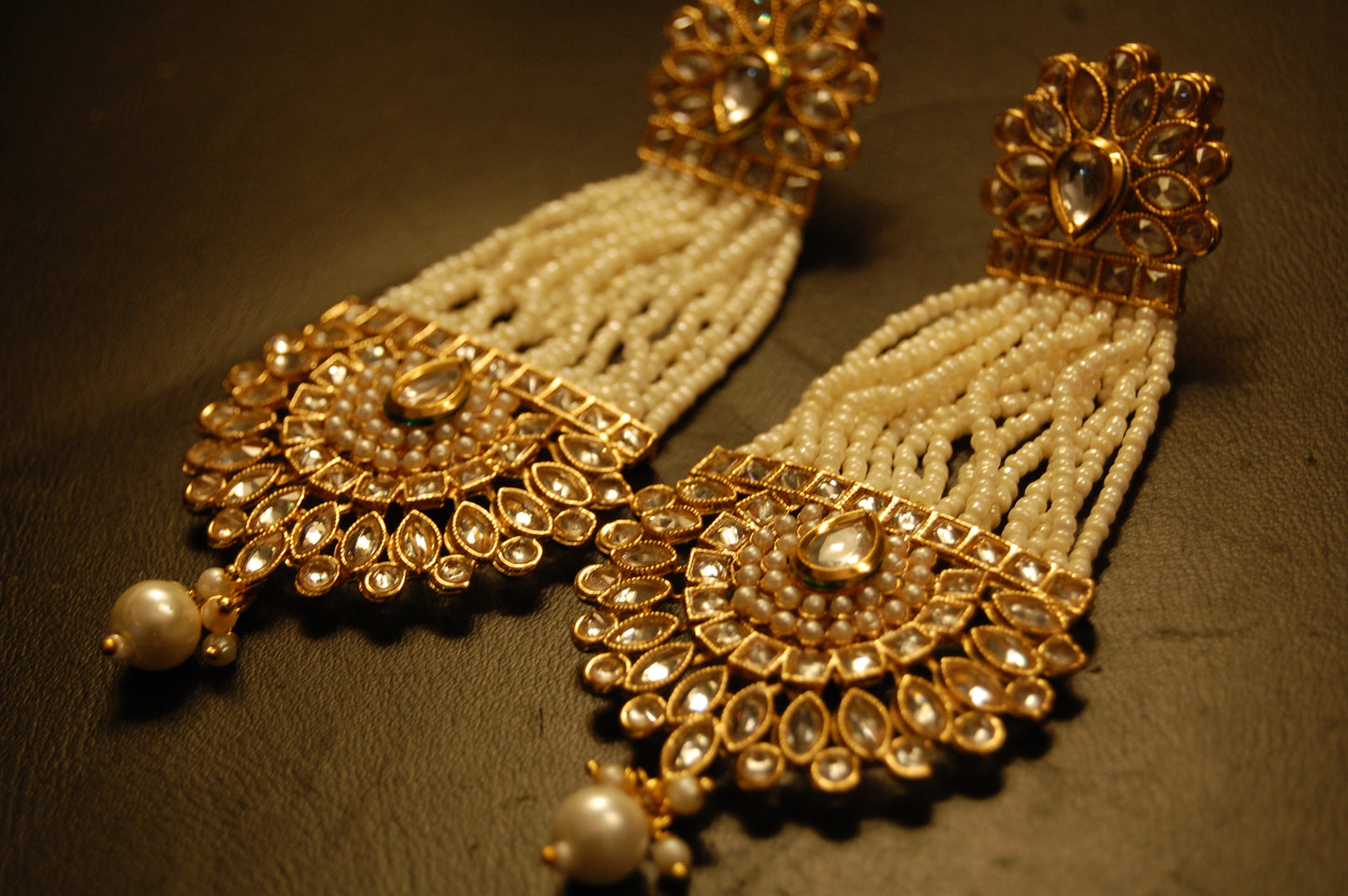 JHOOMAR STYLE EARRINGS IN KUNDAN & PEARLS