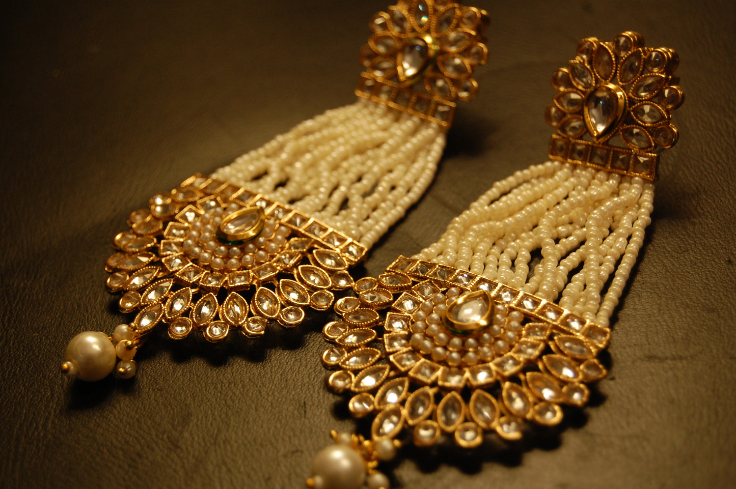 JHOOMAR STYLE EARRINGS IN KUNDAN & PEARLS
