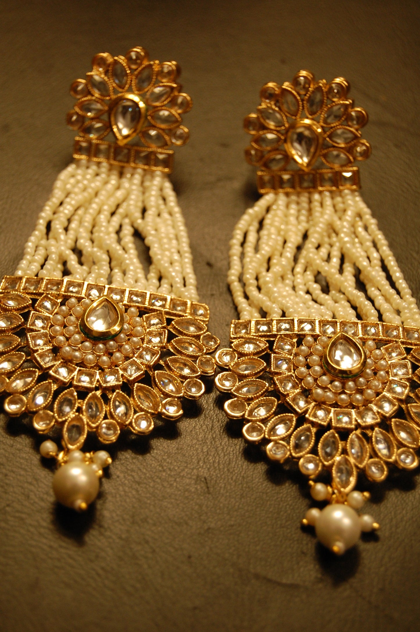 JHOOMAR STYLE EARRINGS IN KUNDAN & PEARLS