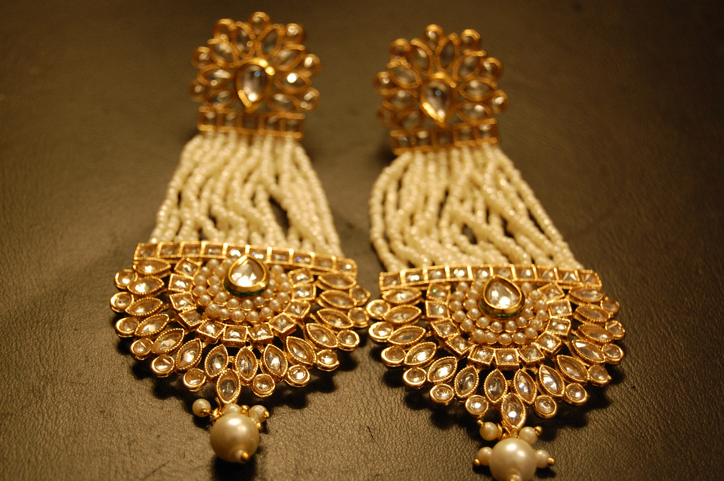 JHOOMAR STYLE EARRINGS IN KUNDAN & PEARLS