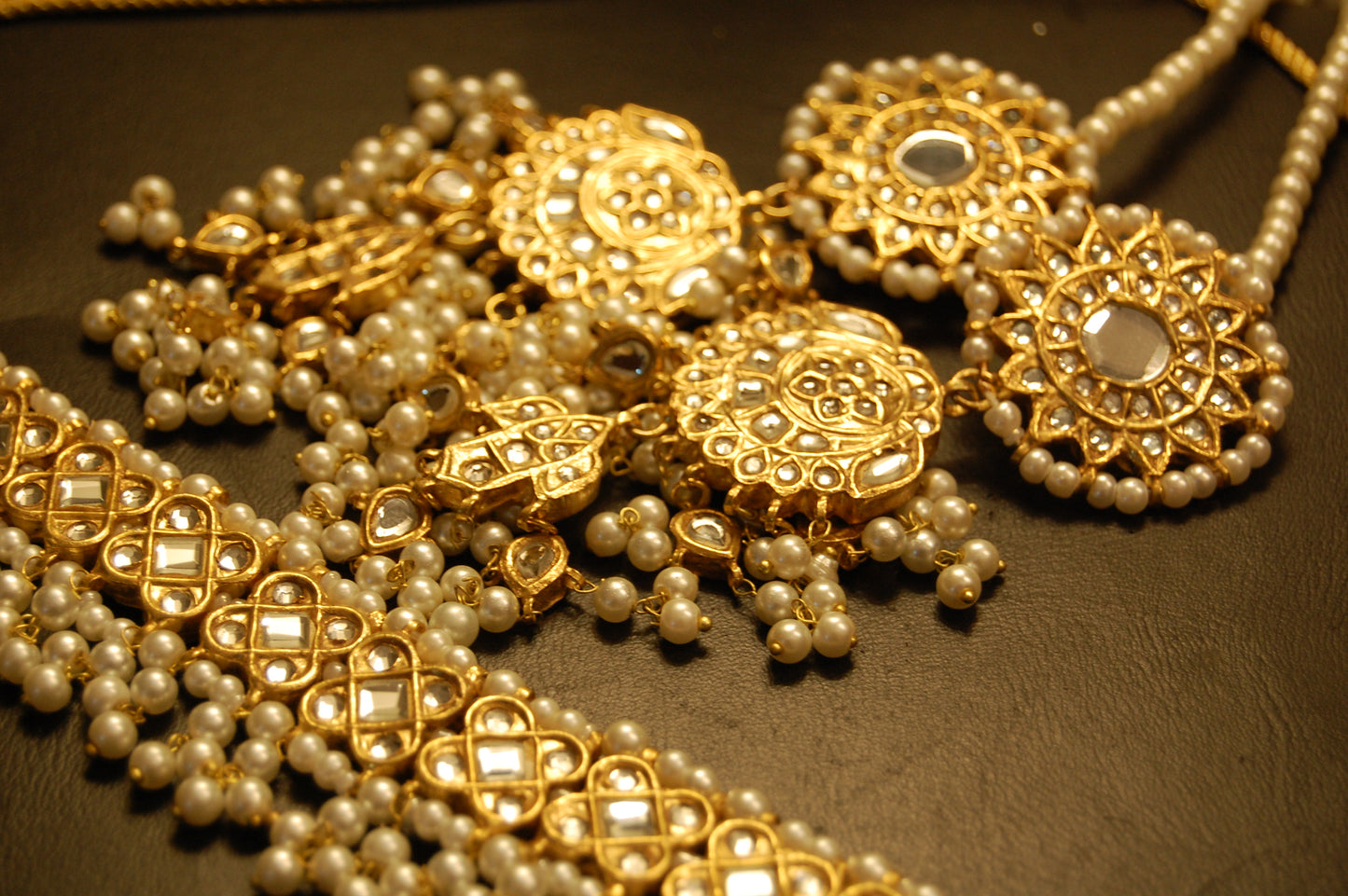 KUNDAN & PEARLS CHOKER SET