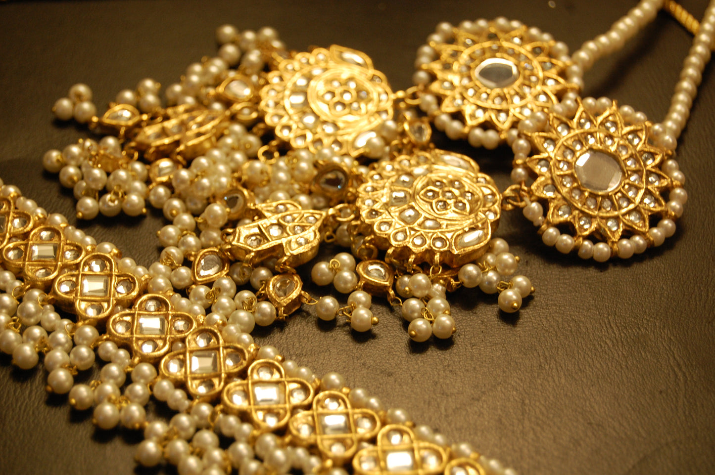 KUNDAN & PEARLS CHOKER SET