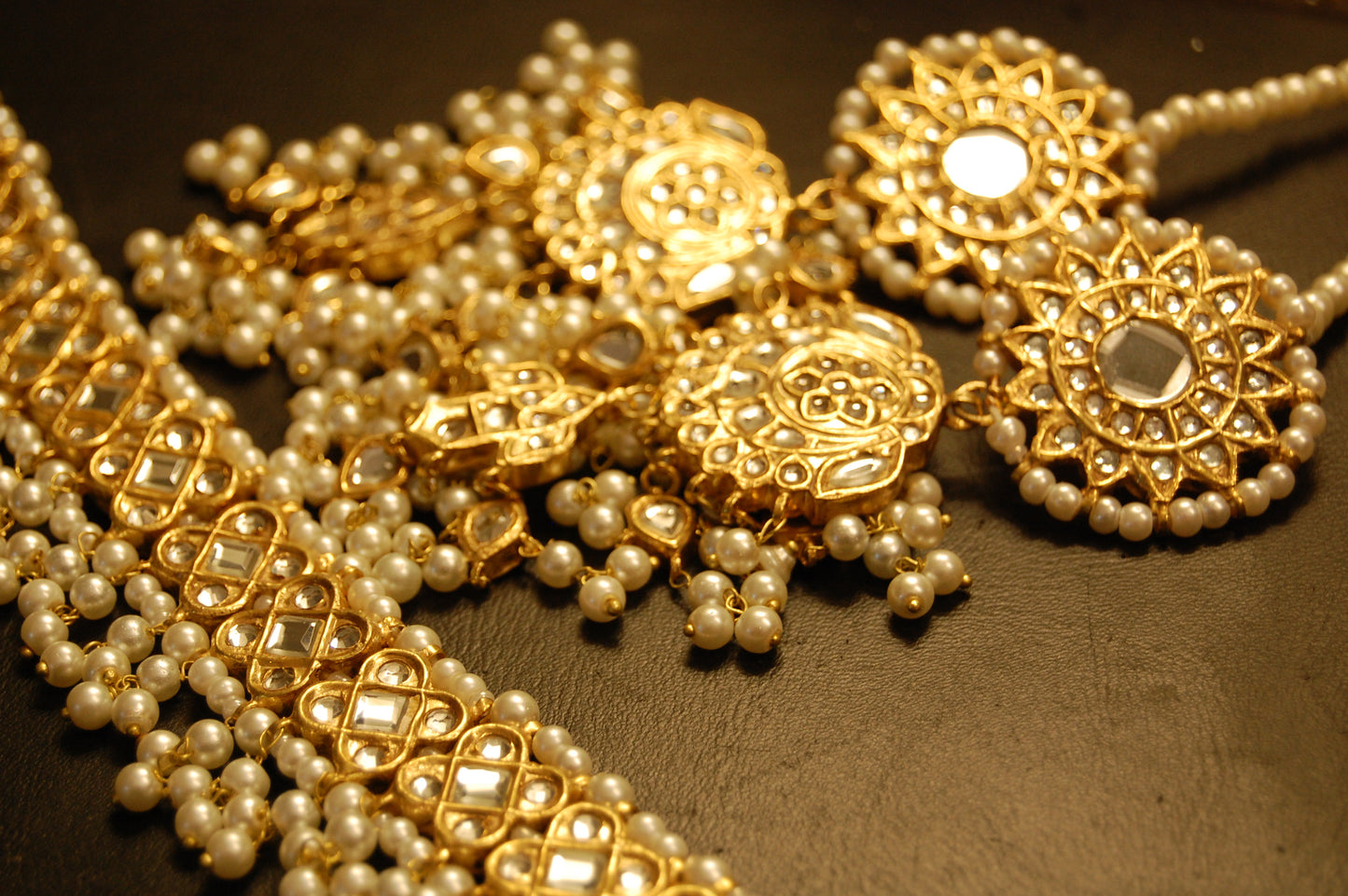 KUNDAN & PEARLS CHOKER SET