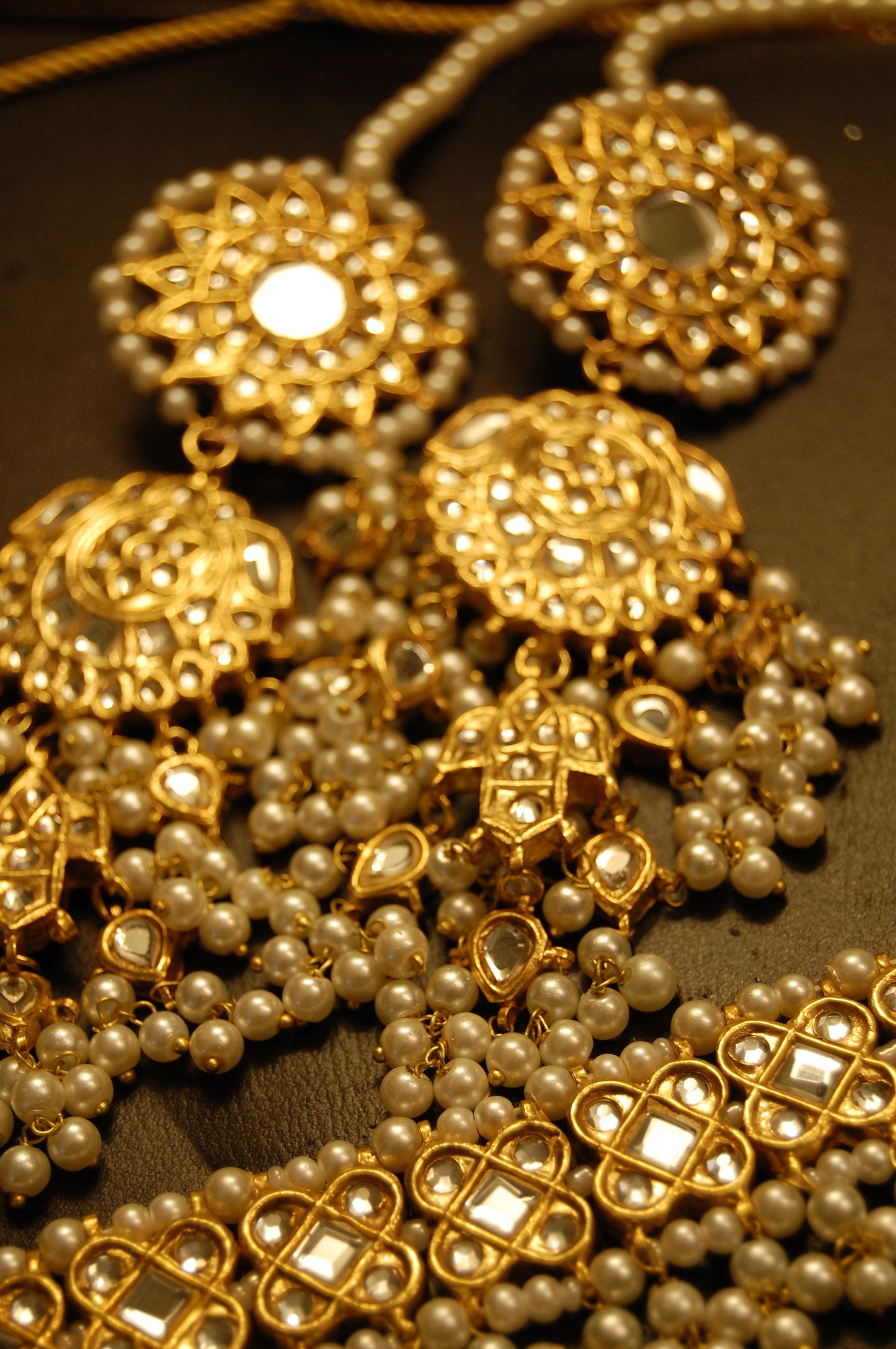 KUNDAN & PEARLS CHOKER SET