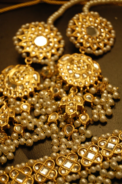 KUNDAN & PEARLS CHOKER SET