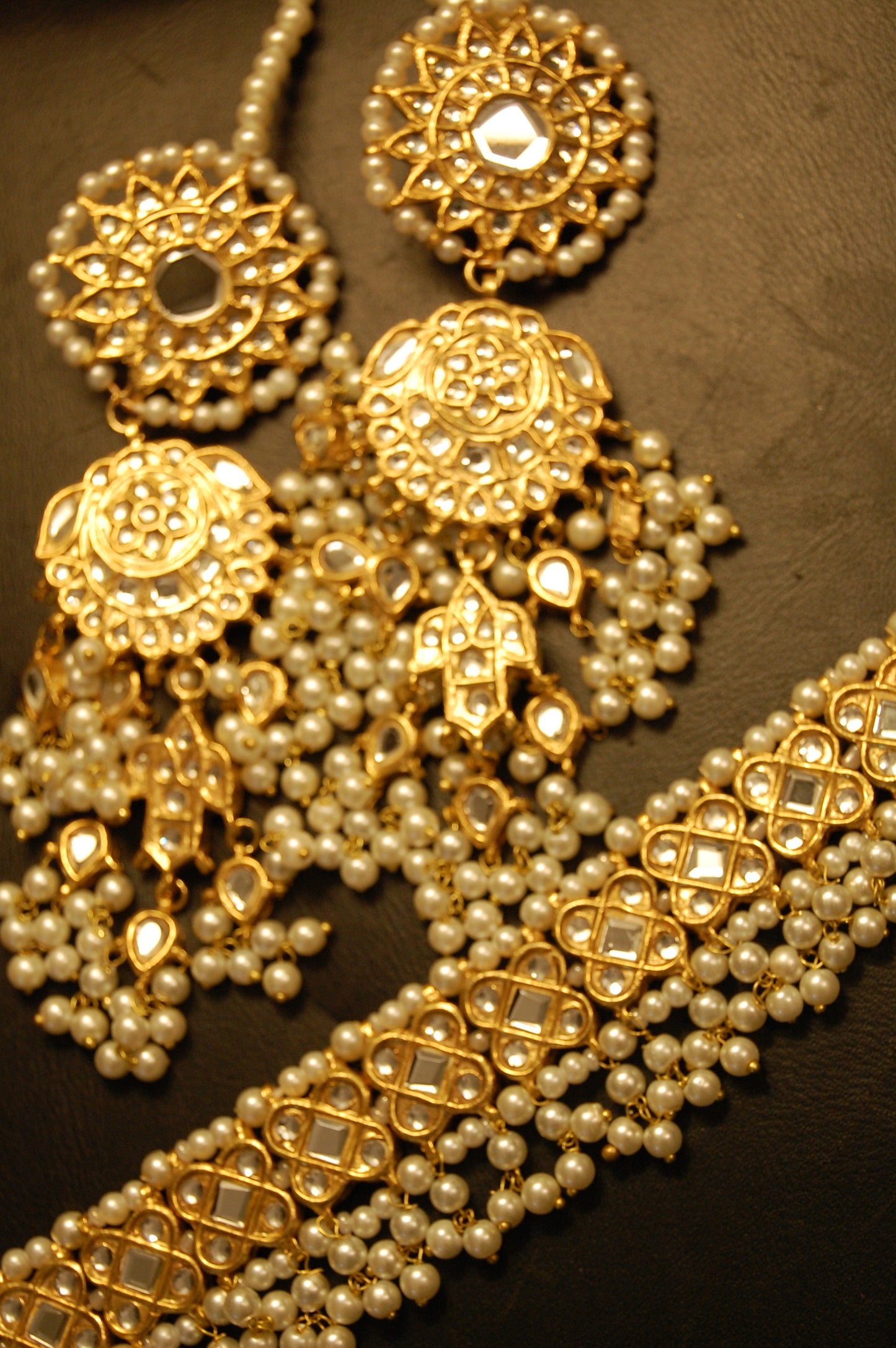 KUNDAN & PEARLS CHOKER SET