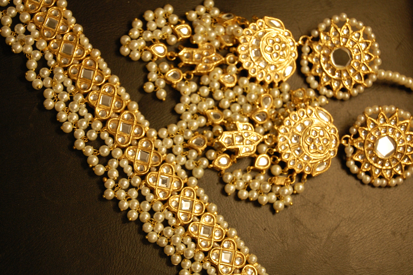 KUNDAN & PEARLS CHOKER SET