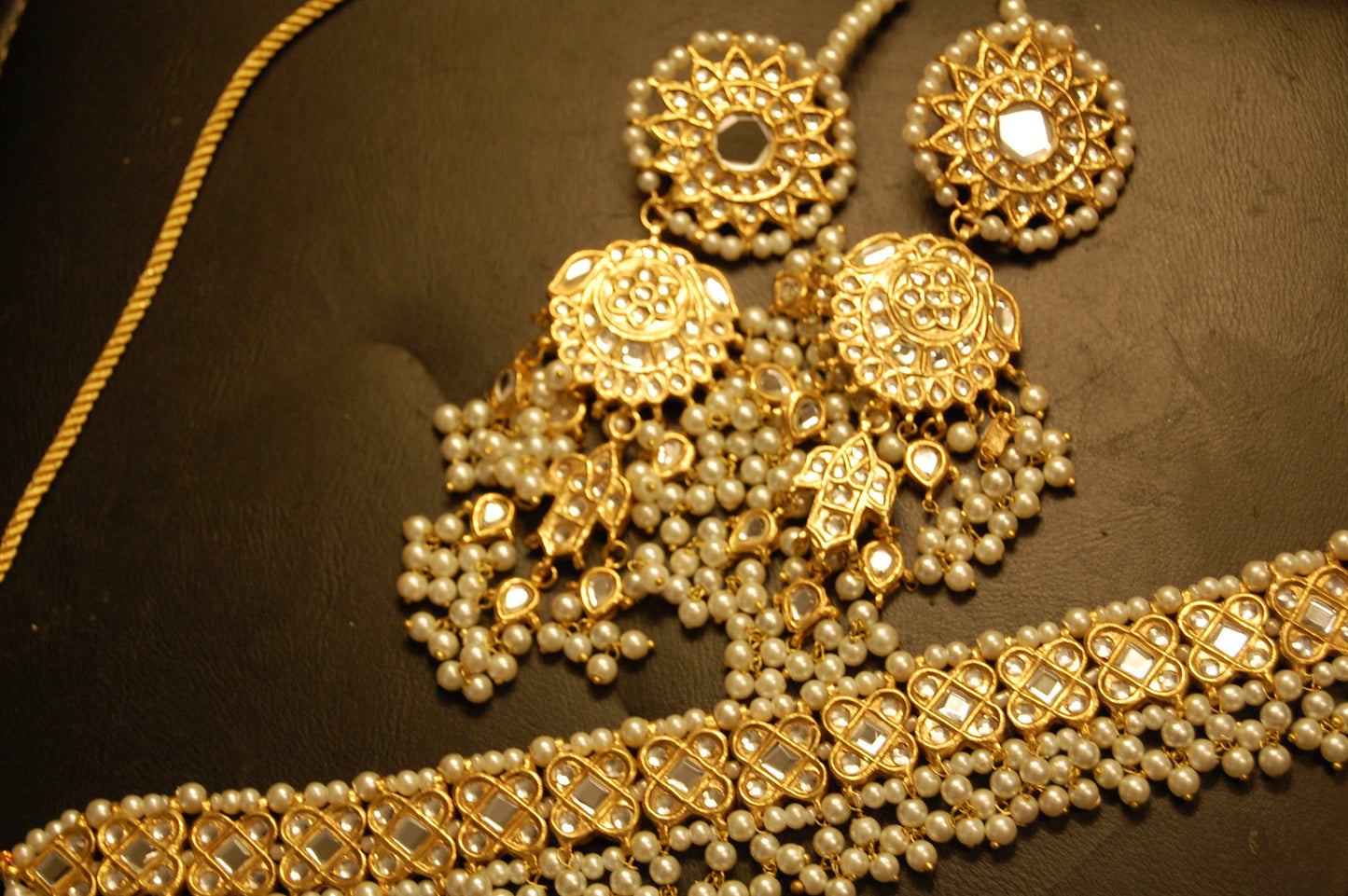 KUNDAN & PEARLS CHOKER SET