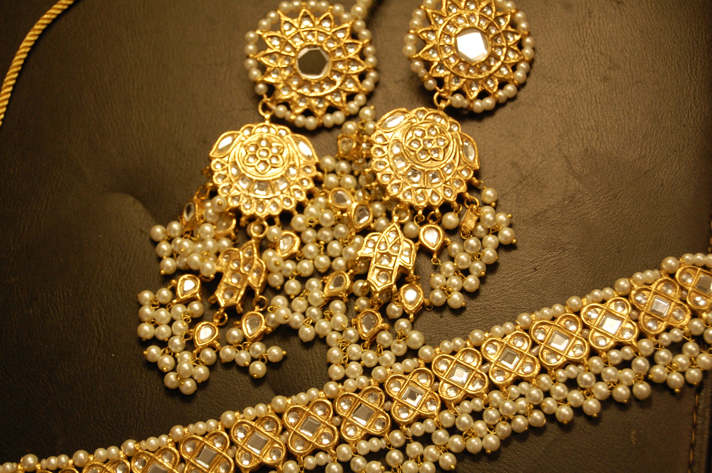 KUNDAN & PEARLS CHOKER SET