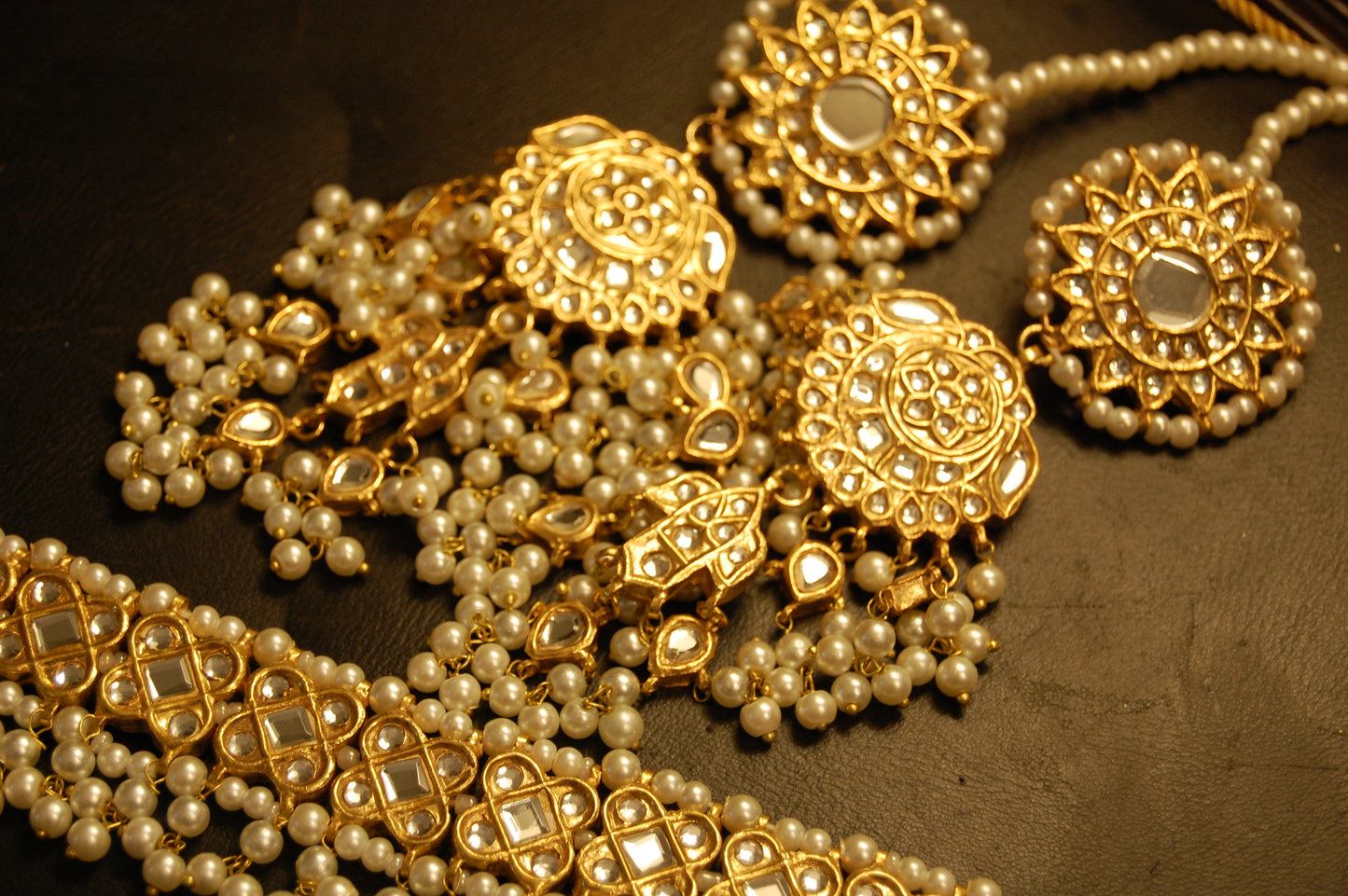 KUNDAN & PEARLS CHOKER SET
