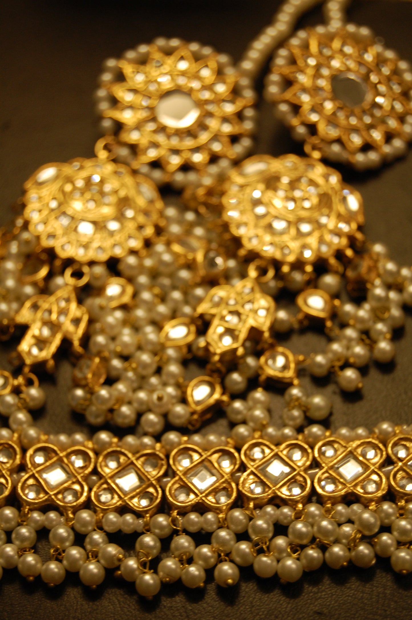 KUNDAN & PEARLS CHOKER SET
