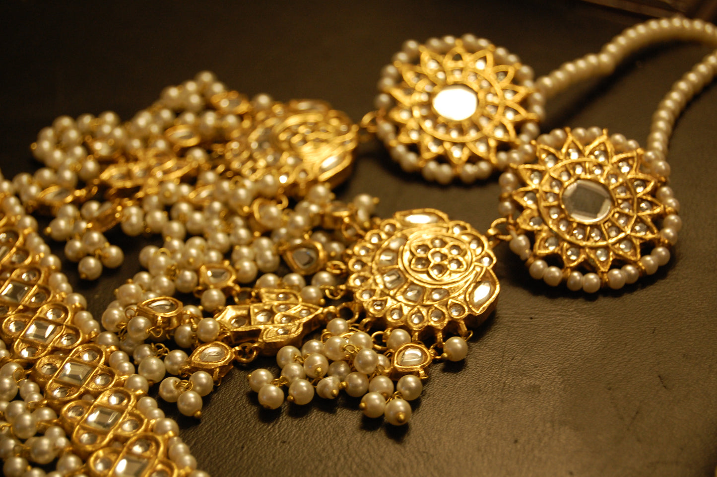 KUNDAN & PEARLS CHOKER SET