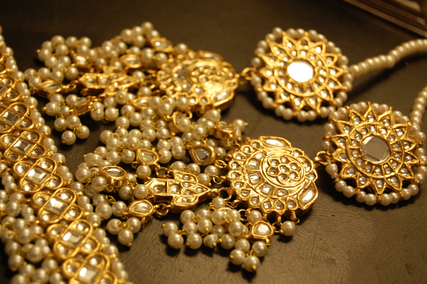 KUNDAN & PEARLS CHOKER SET