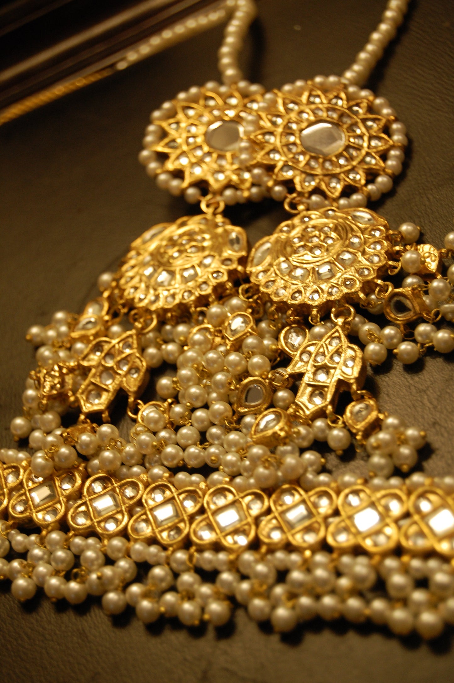 KUNDAN & PEARLS CHOKER SET