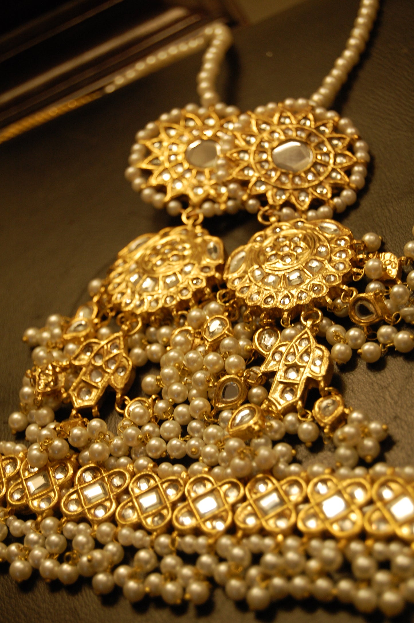 KUNDAN & PEARLS CHOKER SET