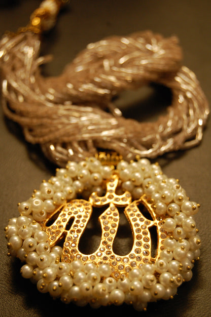 CALLIGRAPHIC PENDENT IN GREY MALA