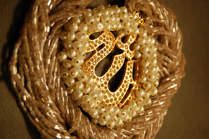 CALLIGRAPHIC PENDENT IN GREY MALA