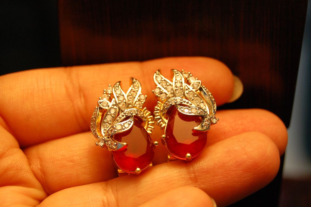 ZIRCON & RED STONE EARRINGS