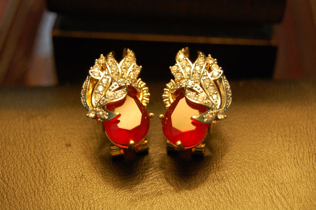 ZIRCON & RED STONE EARRINGS