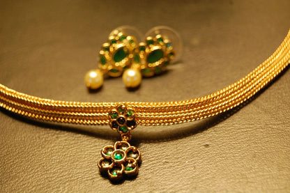 DELICATE FLORAL CHOKER SET IN  GREEN