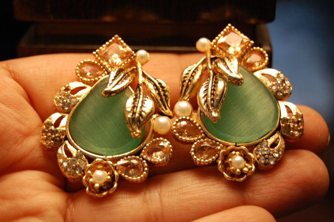 EARRINGS IN JADE GREEN, CHAMPAGNE & ZIRCONS