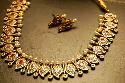 DELICATE PAISLEY NECKLACE SET