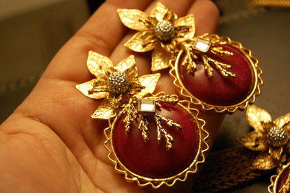 TRENDY RED STONE CHOKER SET
