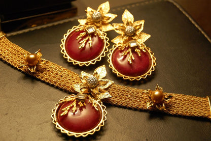 TRENDY RED STONE CHOKER SET