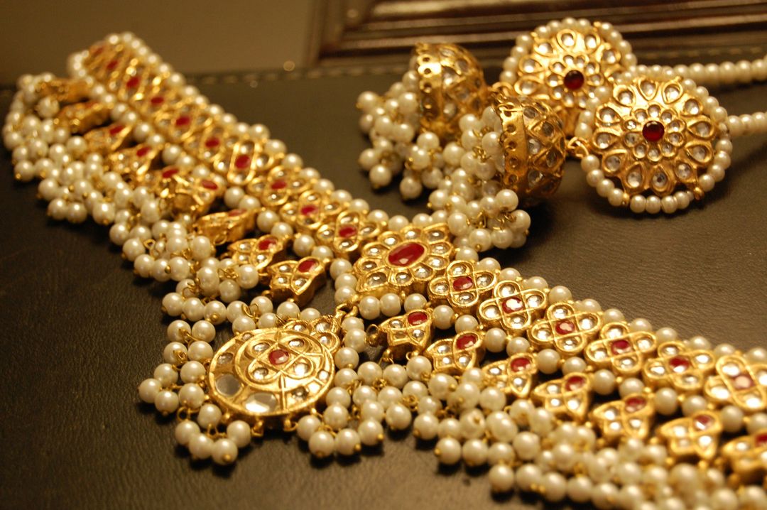 KUNDAN & RED STONE CHOKER SET WITH PEARLS