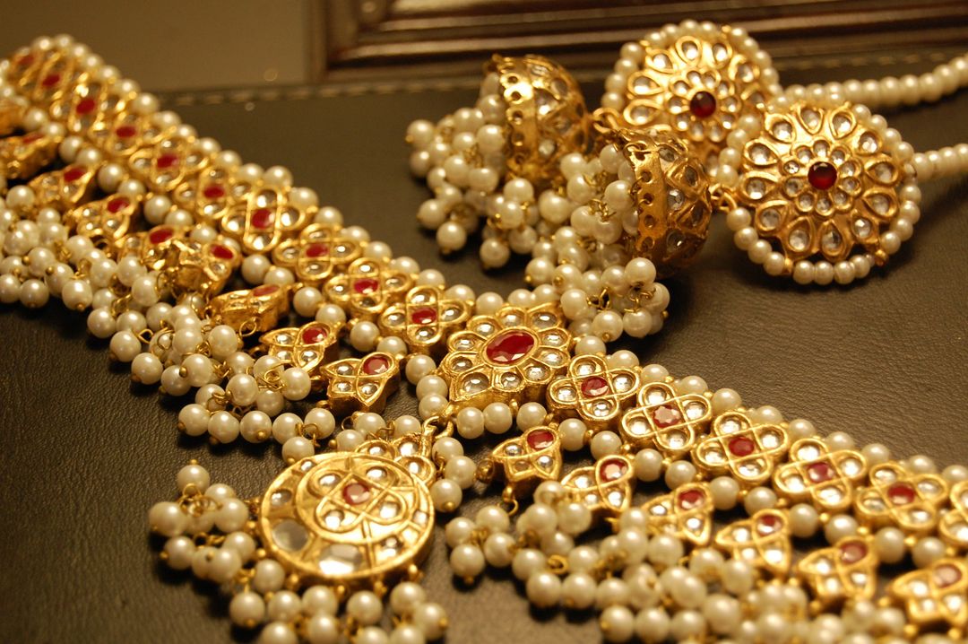 KUNDAN & RED STONE CHOKER SET WITH PEARLS
