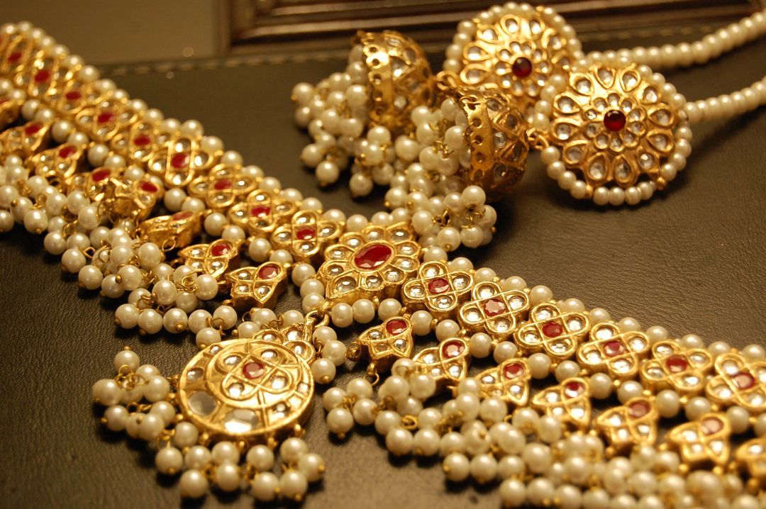 KUNDAN & RED STONE CHOKER SET WITH PEARLS