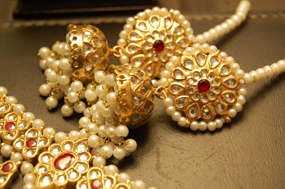 KUNDAN & RED STONE CHOKER SET WITH PEARLS